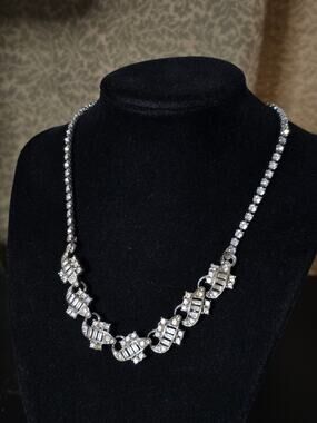 Vintage rhinestone and Silver-Tone Crystal faceted cluster Necklace Length 16"